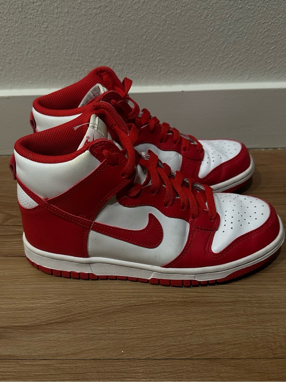 Vintage 2009 Nike Dunk High Ultraman Red White Sneakers 5.5Y / Women’s 7
